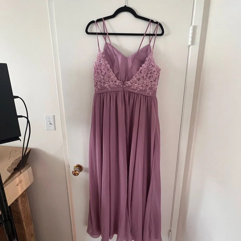 Elegant Lavender Evening Gown - Picture 4 of 6